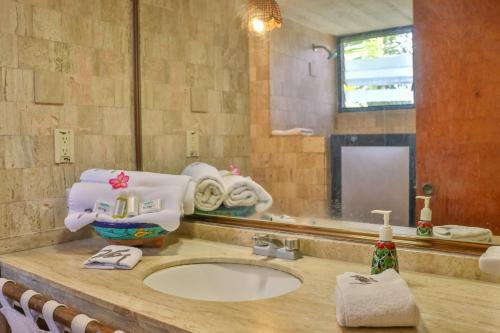 A bathroom at Villas Miramar