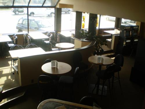 a view of a restaurant with tables and chairs at Keystone Motor Inn in Brandon