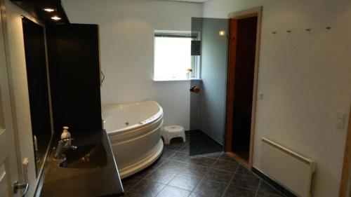 Koupelna v ubytování Three-Bedroom Holiday Home in Ebeltoft