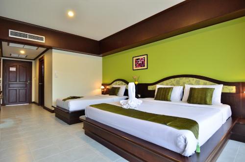Ένα ή περισσότερα κρεβάτια σε δωμάτιο στο Samui First House Hotel