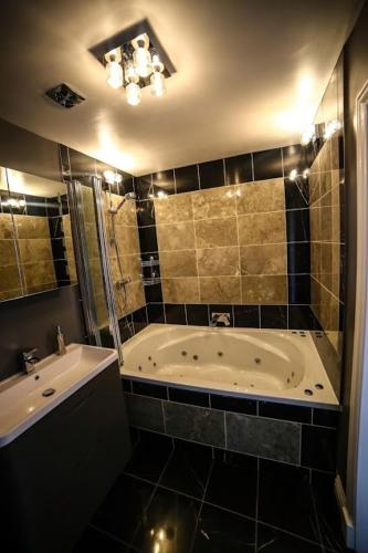 Bilik mandi di Whitehouse B&B