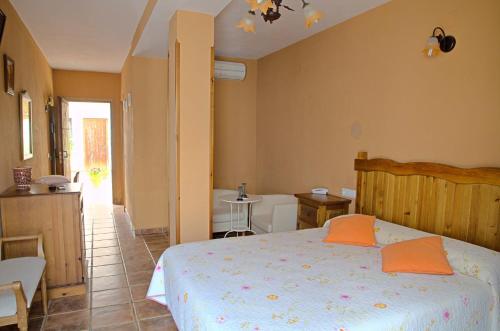 A bed or beds in a room at Hotel Posada Casas Viejas