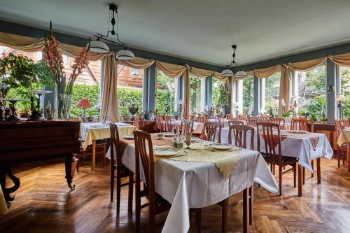 Restoran atau tempat lain untuk makan di Szarotka