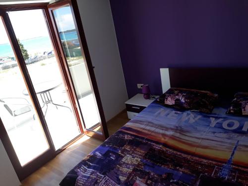 a bedroom with a bed and a large window at B&B Dal Pescatore in Fažana