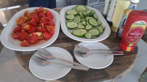 Comida en o cerca de este apartahotel