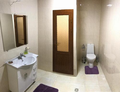Muzaffar Hotel Samarkand tesisinde bir banyo