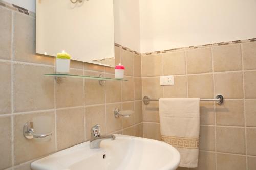 a bathroom with a sink and a mirror at Sottacastieddu in Avetrana