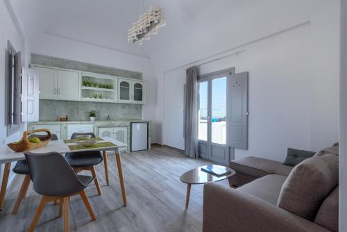 Kuchyň nebo kuchyňský kout v ubytování Ikies Santo Filoxenia Apartments