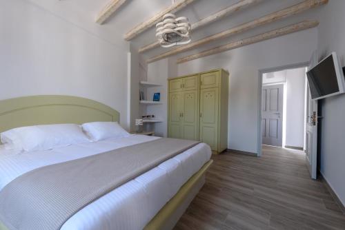 Postel nebo postele na pokoji v ubytování Ikies Santo Filoxenia Apartments