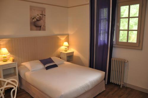 Postel nebo postele na pokoji v ubytování Hôtel Ttiki Etchea