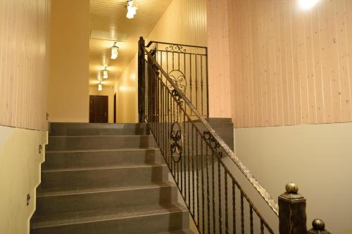 a staircase in a building with a person behind a gate at Dworek Zyskowskiego in Danowskie