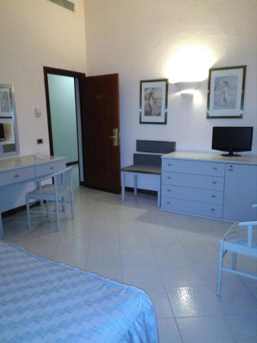 a bedroom with a bed and a desk with a computer on it at Grand Hotel Fagiano Palace in Formia