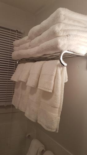 a group of towels on a towel rack in a bathroom at 1-Bedroom Apartment Sweet #3 by Amazing Property Rentals in Gatineau