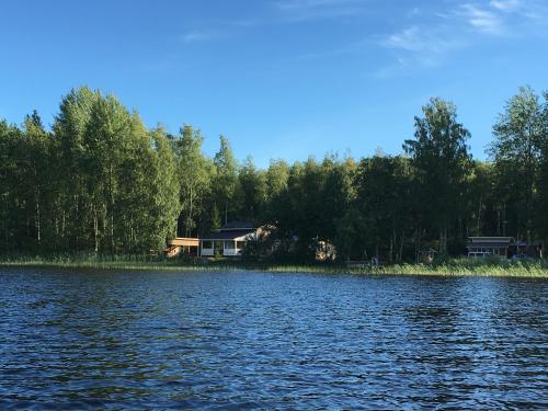 Loodusmaastik puhkemaja lähedal