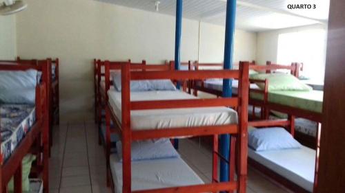 a group of bunk beds in a room at Orquidea Hospedagem in Cachoeira Paulista