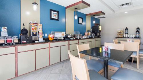 Minuman di Best Western Waldo Inn & Suites