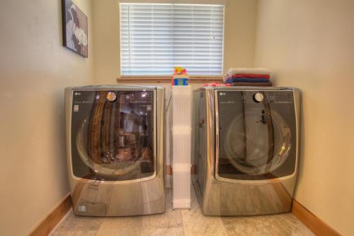 two washing machines sitting next to each other in a room at Prestigious Home South Lake Tahoe in South Lake Tahoe