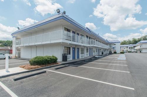 a large white building with a parking lot at Motel 6-Norcross, GA - Atlanta Northeast in Norcross