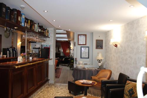 Ο χώρος του lounge ή του μπαρ στο Hypnos Hotel