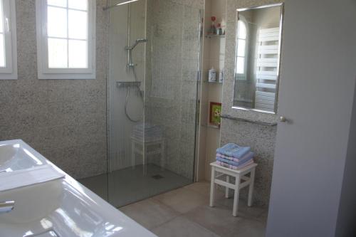Ett badrum på Chez Bernadou