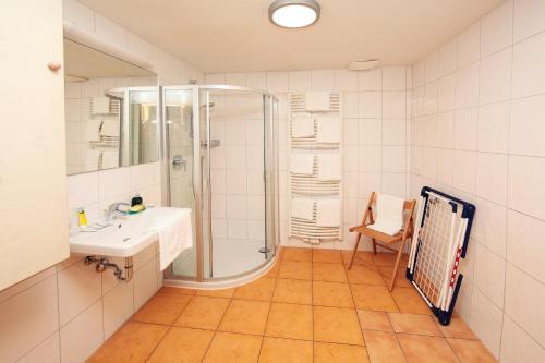 Kylpyhuone majoituspaikassa Apartmenthaus Gotthardt