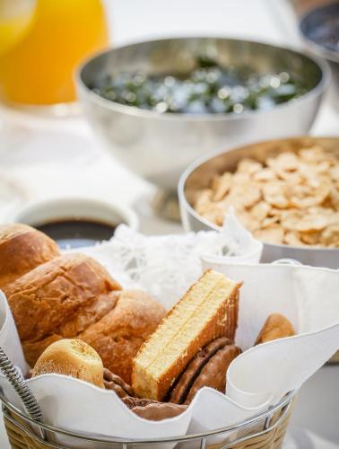 Makanan di atau berdekatan hotel