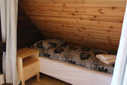 Ліжко або ліжка в номері Akureyri Log Cottage