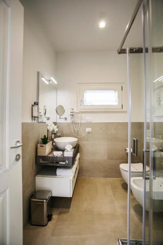 a bathroom with a sink and a toilet and a shower at Riviera Carducci Rooms in Peschiera del Garda