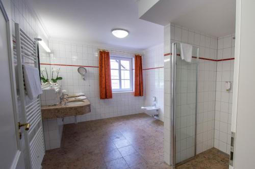 Koupelna v ubytování Hotel Hafen Hitzacker - Elbe