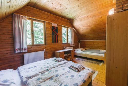 Tempat tidur dalam kamar di Počitniška hiša Radovna