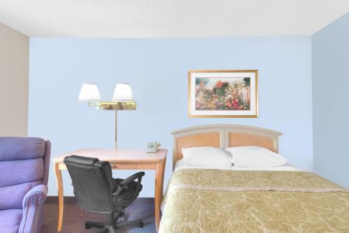 Postel nebo postele na pokoji v ubytování Super 8 by Wyndham Augusta