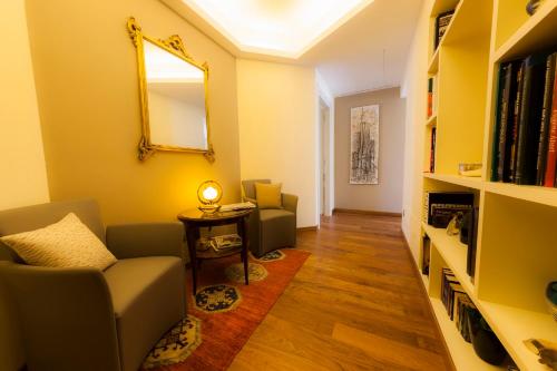 Bronzino House