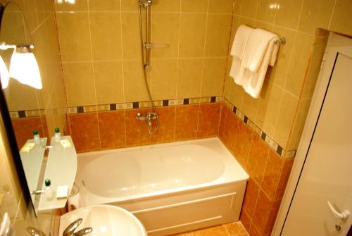 Gallery image of Complex Pastarvata in Enina