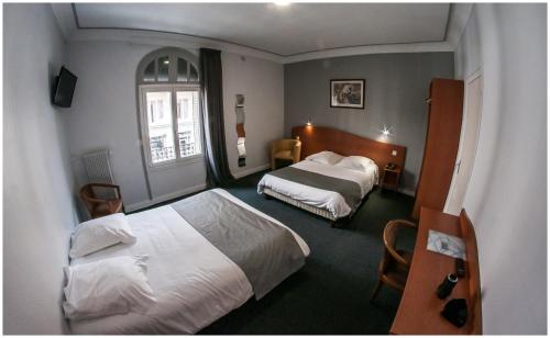 Giường trong phòng chung tại Hôtel Gambetta