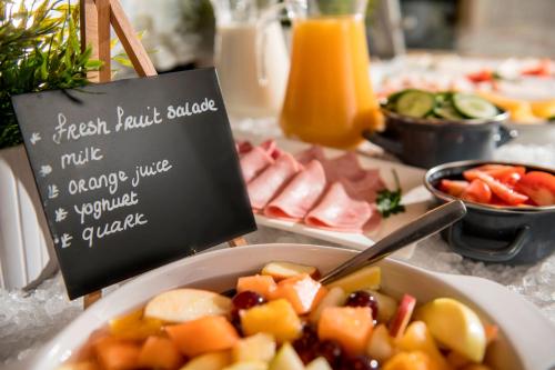 Makanan di atau berdekatan hotel