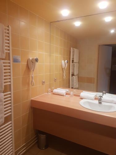 Ένα μπάνιο στο Hôtel Goélia Argelès Village Club