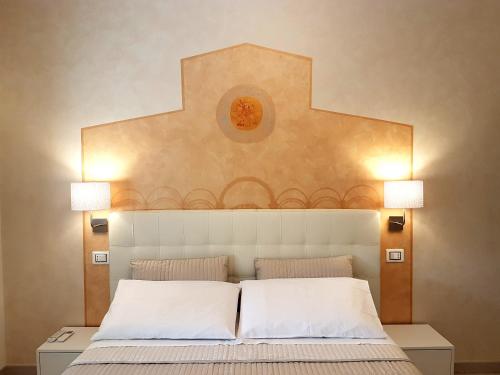 Postel nebo postele na pokoji v ubytování Termoli Inn
