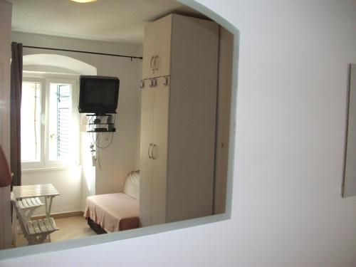 Telewizja i/lub zestaw kina domowego w obiekcie Diocletian Apartments & Rooms