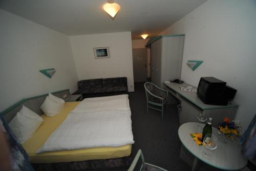 Postel nebo postele na pokoji v ubytování Hotel Am Markt
