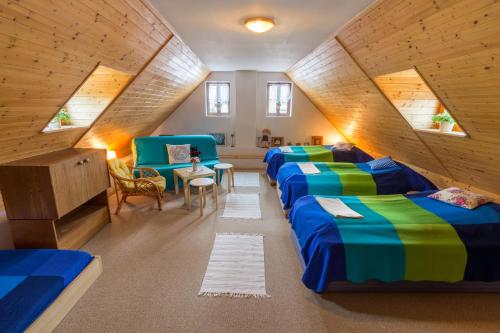 Cama o camas de una habitación en Ubytování Hrusice