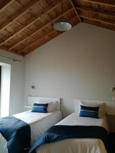 two beds sitting next to each other in a room at Melo's Place in Madalena