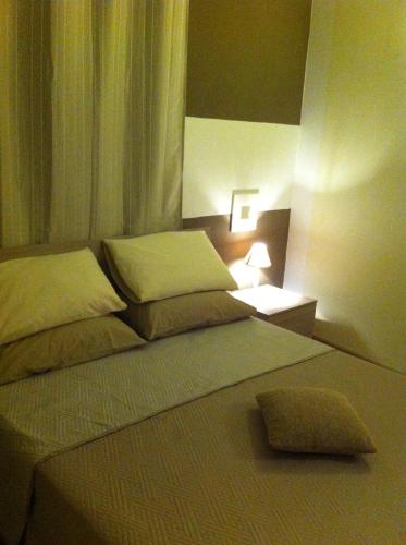a bedroom with two beds and a lamp on a table at Residenza Serena in Mantova