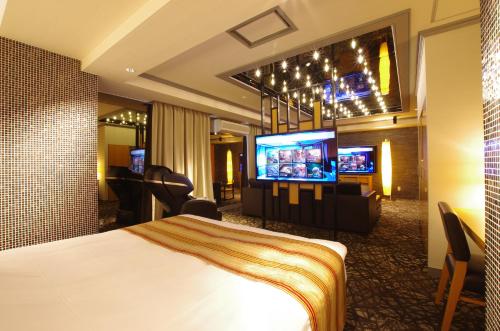 Μια τηλεόραση ή/και κέντρο ψυχαγωγίας στο BlueHotel sju(:)pri:m (Adult Only)
