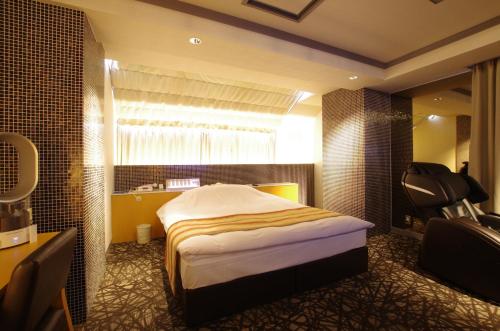 Ένα ή περισσότερα κρεβάτια σε δωμάτιο στο BlueHotel sju(:)pri:m (Adult Only)