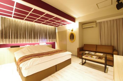Ένα ή περισσότερα κρεβάτια σε δωμάτιο στο BlueHotel sju(:)pri:m (Adult Only)
