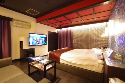 Μια τηλεόραση ή/και κέντρο ψυχαγωγίας στο BlueHotel sju(:)pri:m (Adult Only)