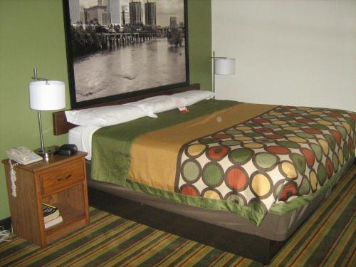 Katil atau katil-katil dalam bilik di Super 8 by Wyndham Richmond/Chamberlayne Rd