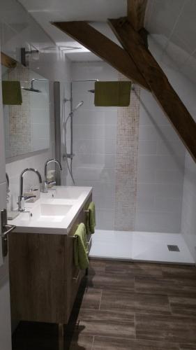 Ванная комната в La Cense Pierrot des Princes