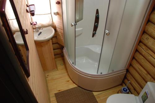 Guest house Ozernayaにあるバスルーム