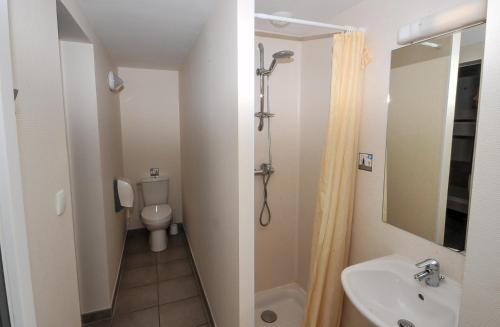 a bathroom with a toilet and a sink and a shower at Auberge de jeunesse Rochefort in Rochefort